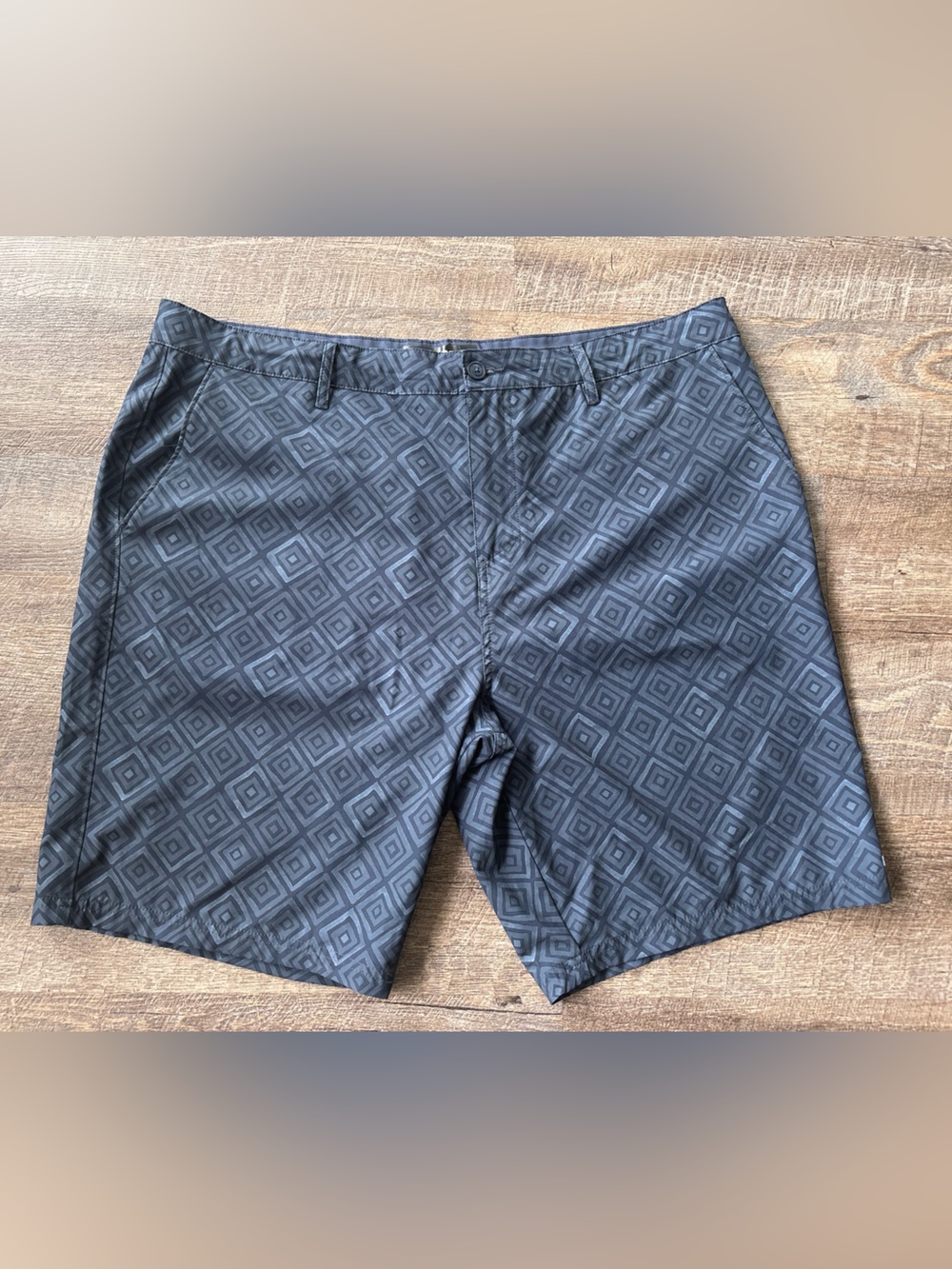 Micros Men's Dark Gray Geometric Flat-Front Shorts -40